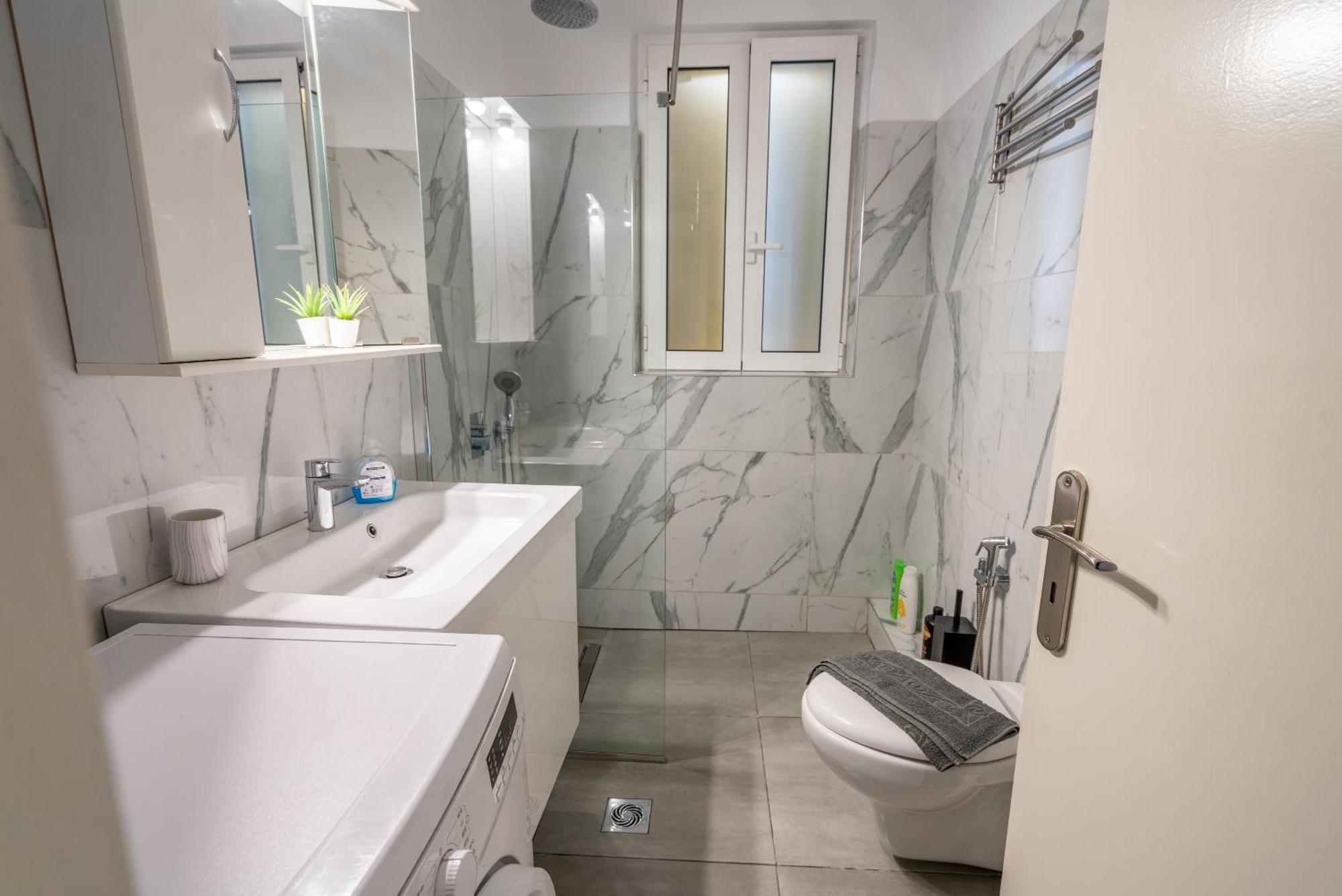 Psiri Gem From In Vivo Apartments- Spacious 1St Floor Apartment With Balcony In Athens' Historic Center Luaran gambar