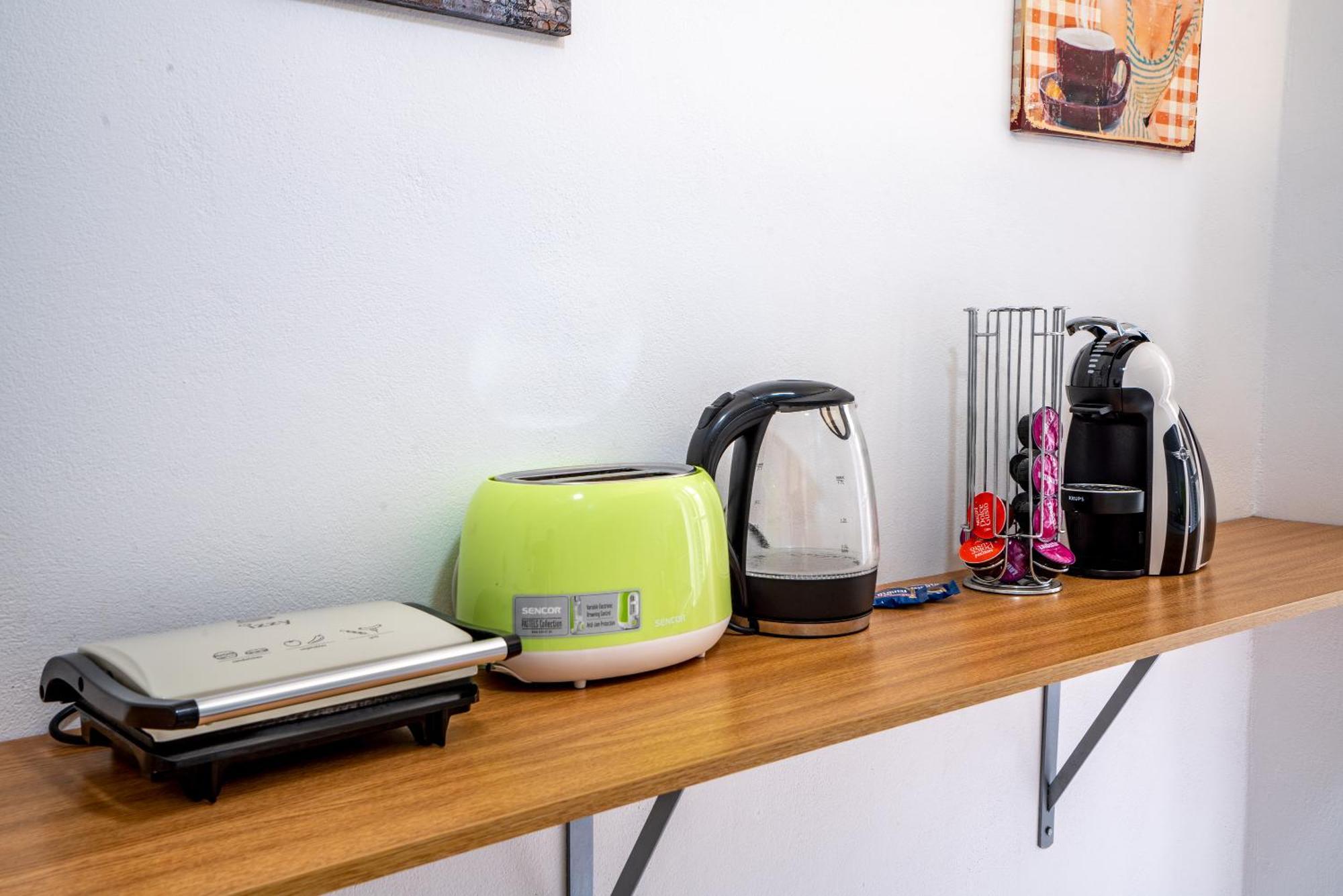 Psiri Gem From In Vivo Apartments- Spacious 1St Floor Apartment With Balcony In Athens' Historic Center Luaran gambar
